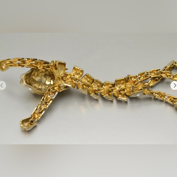 Rhinestone Gold Tone Articulated Lion Brooch - Picture 10 of 16